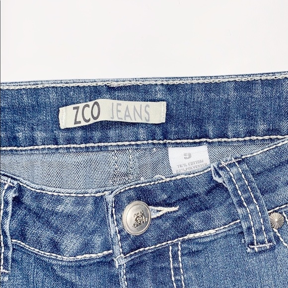 ZCO Jeans Shorts Size 9 Blue Decorative Pockets - Picture 3 of 8